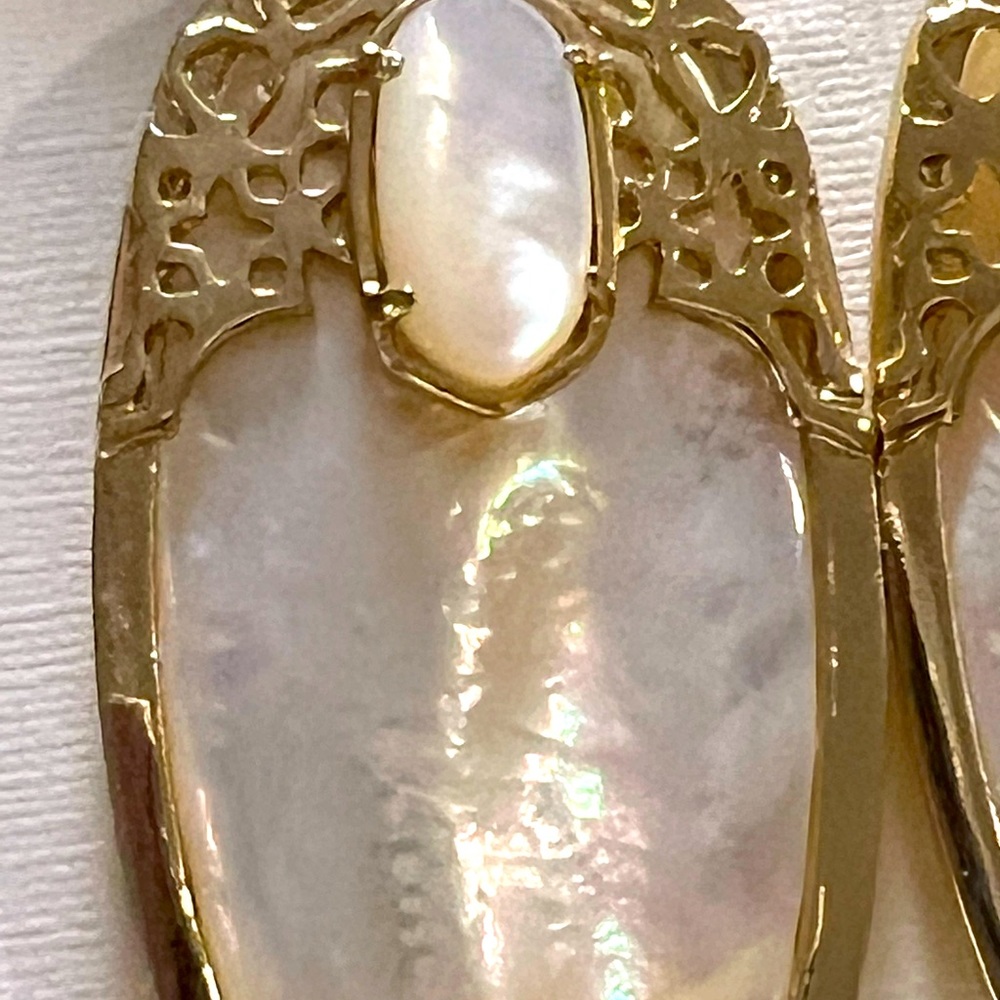 NWOT Kendra Scott Deva Earrings Ivory Pearl & Yellow Gold Pristinely PERFECT! - Picture 6 of 6